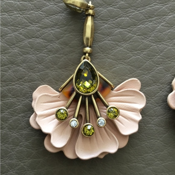 Stella and Dot Rory Blush Earrings - Picture 2 of 4